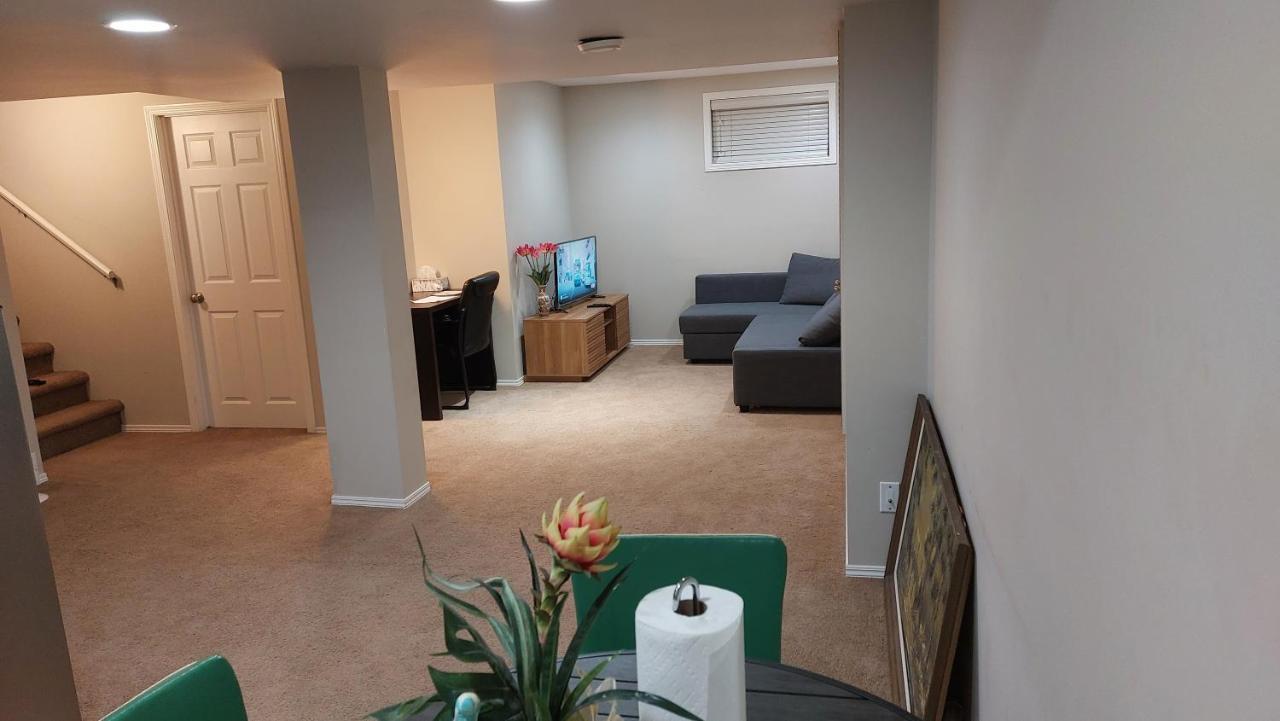 Lovely 1-Bedroom Basement Suite Winnipeg Bagian luar foto